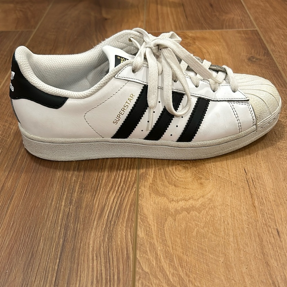 Adidas unisex superstar sneakers